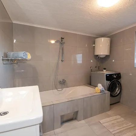 Kuca Za Odmor Nall ロヴラン